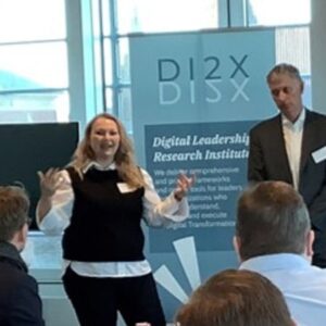 Eirin og Peter fra DI2X holder en præsentation om Digitale Kompetencer